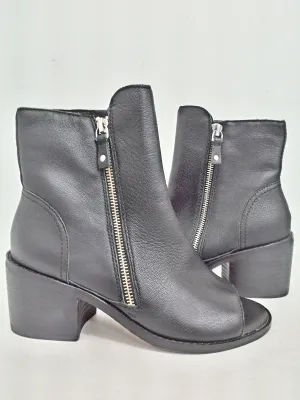 nicole Women's Black Leather Size 7 M